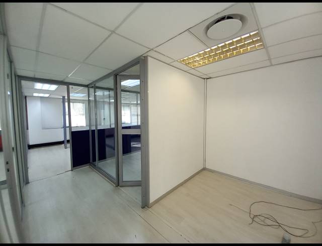 1,940M² OFFICE TO LET IN BRYANSTON
